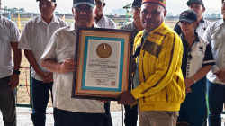 Ketua Presidium Konfederasi Nasional Pordasi Triwatty Marciano Terima Penghargaan LEPRID